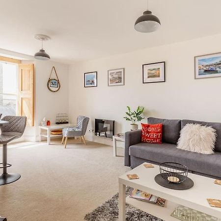 Modern Flat With Island Views In Heart Of Tenby Eksteriør billede