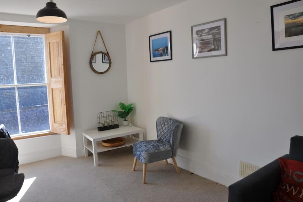 Modern Flat With Island Views In Heart Of Tenby Eksteriør billede