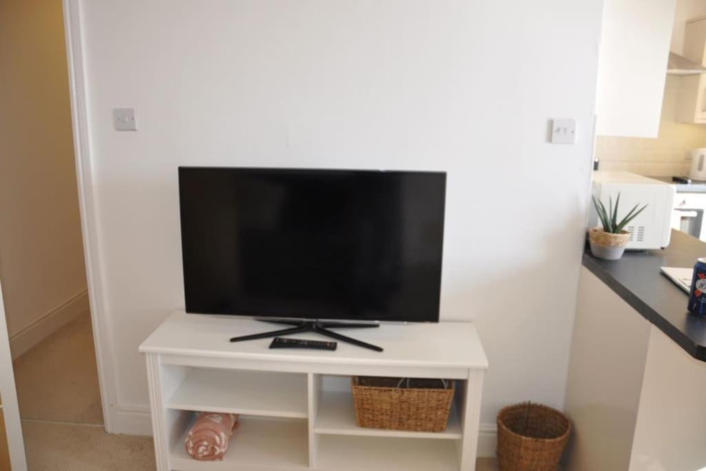 Modern Flat With Island Views In Heart Of Tenby Eksteriør billede